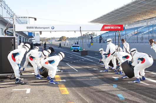 BMW M3 DTM pitstop