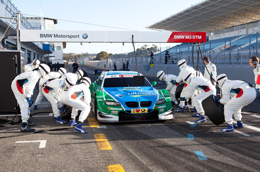 BMW M3 DTM pitstop