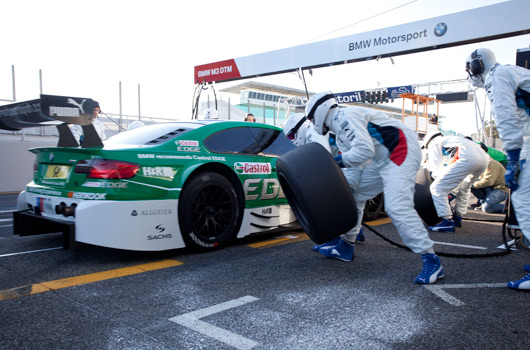 BMW M3 DTM pitstop